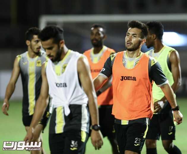 اخبار الاتحاد في الصحف والتويتر ليوم الثلاثاء 1439/1/27هـ 