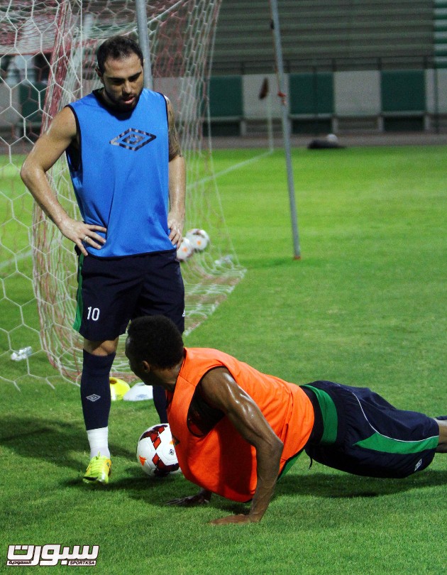 صورمن تدريبات الفريق الاهلاوي استعداد للقاء العروبة  -صحيقة سبورت  الاهلي51